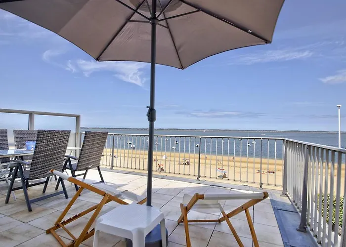 Pereire - T2 Front De Avec Terrasse Et Parking, Acces Direct - Fr-1-433-24 * Αρασόν